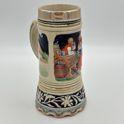 купить Кружка пивная , украшенная трактирной сценой (дружеская беседа), керамика, рельеф, люстр, Marzi & Remy, Германия, 1964-1990 гг.