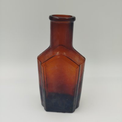 купить Флакон коричневого цвета с уплощенным туловом, стекло, Европа, 1900-1940 гг.