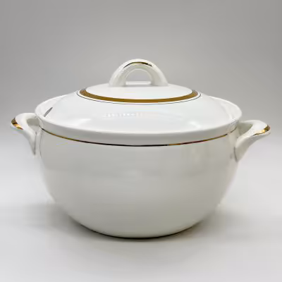 купить Супница с крышкой, украшенная минималистичным декором, фаянс, золочение, Конаковский фаянсовый завод им. М.И. Калинина (ЗиК Конаково), СССР, 1962-1974 гг.
