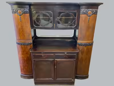 купить Буфет, дерево, массив, резьба, стекло, Европа, 1900-1950 гг.