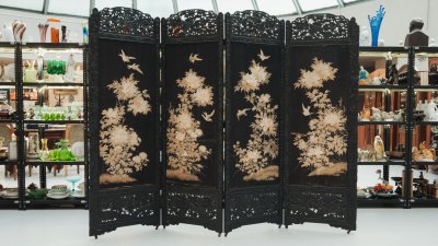 купить Ширма "Райские птицы в цветущем саду", период Тайсё, дерево, шелк, золототканная вышивка, лак, резьба, тонировка, Япония, 1912-1926 гг.