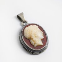 купить Кулон (камея) с профилем девушки, металл, камень, кость, резьба, Западная Европа, 1970-1990 гг.