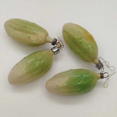 купить Набор из 4-х ёлочных игрушек "Огурцы", стекло, краска, металл, СССР, 1950-1970 гг.