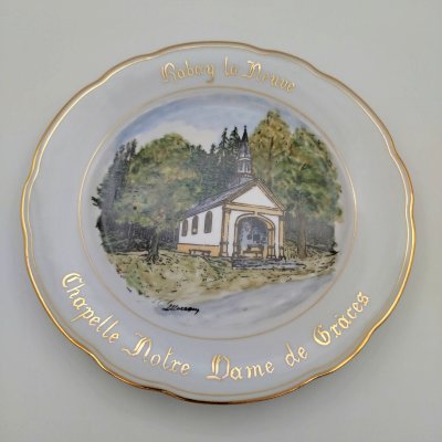 купить Тарелка "Chapelle Notre Dame de Grâce Habay-la-Neuve" (Часовня Нотр-Дам де Грейс в Хабе-ла-Нев), фарфор, роспись, деколь, золочение, Бельгия, 1970-1990 гг.