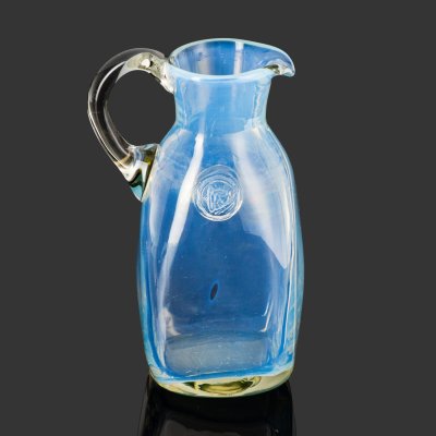 купить Кувшин с рельефным медальоном на тулове, стекло, опаловое стекло, гутная техника, Львовская керамико-скульптурная фабрика (ЛКСФ), СССР, 1960-1990 гг.