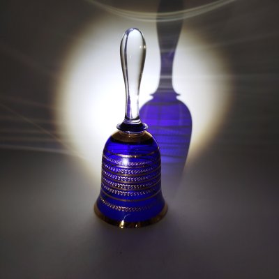 купить Колокольчик кобальтового оттенка, украшенный узорами, цветное стекло, золочение, Bohemia Crystal (Bohemia Glass), Чехословакия, 1970-1980 гг.