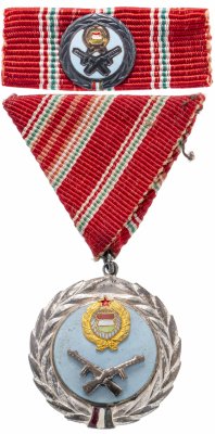 купить Венгрия Медаль За отличную службу. 2 тип (1957 г.), в оригинальном футляре