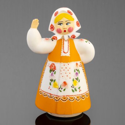 купить Кукла-болванчик "Плясунья в ярком сарафане" (танцующая), пластик, роспись, СССР, 1950-1980 гг.