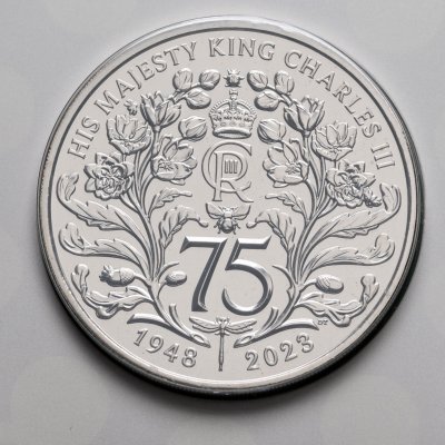 купить Великобритания 5 фунтов (pounds) 2023 "75 лет со дня рождения Его Величества Короля Карла III" в буклете