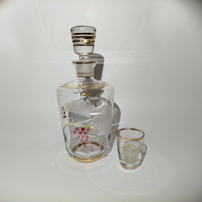 купить Штоф и стопка с изображением виноградной лозы, стекло, роспись, золочение, СССР, 1960-1990 гг.