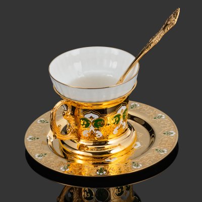 купить Чайная пара "Яблочко Мартовское" (блюдце, чашка, ложка), Златоустовский оружейный завод, латунь, гальваническое золочение, фарфор, эмали, гравировка, 2010-2015 гг.