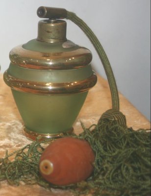 купить Флакон парфюмерный с пульверизатором, стекло, 1900-1950 гг.