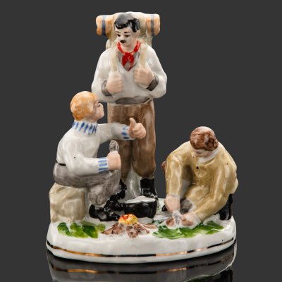 купить Статуэтка "Туристы" ("Поход"), фарфор, роспись, золочение, Полонский завод художественной керамики (Полонное ЗХК), СССР, 1956-1972 гг.