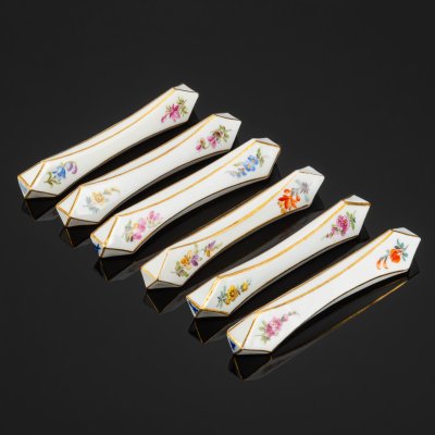 купить Набор из шести подставок для столовых приборов (porte-couteau), украшенных цветочным декором, фарфор, роспись, золочение, Meissen (Мейсенский фарфор), Германия, 1920-1950 гг.