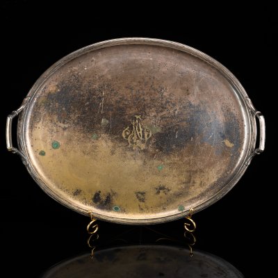 купить Поднос овальной формы с вензелем в центре, латунь, серебрение, Fraget (Фабрика серебряных и плакированных изделий Иосифа Фраже), Царство Польское, 1896-1914 гг.