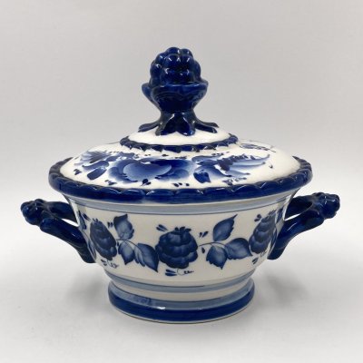 купить Сахарница (конфетница), украшенная растительным декором, фарфор, роспись, Объединение «Гжель», Российская Федерация, 1991-2010 гг.