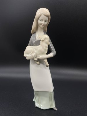 купить Статуэтка "Девочка и её ягненок", фарфор, роспись, ГДР, 1972-1990 гг.