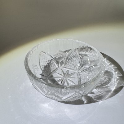 купить Конфетница небольшого размера с геометрическим декором, стекло, алмазная грань, СССР, 1980-2000 гг.