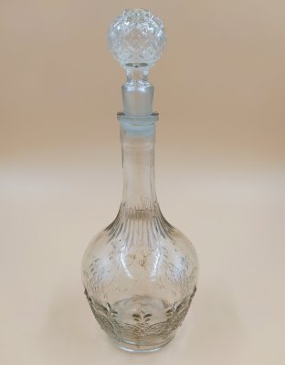 купить Графин с орнаментальным декором на тулове, стекло, пресс, Россия, 1900-1950 гг.
