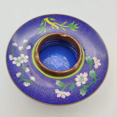 купить Пепельница с цветочным декором синем фоне, выполненная в технике клуазоне, латунь, эмали, Китай, 1950-1980 гг.