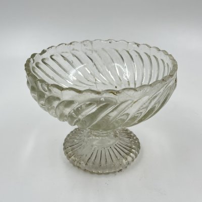купить Конфетница на ножке с объемным декором, стекло, СССР, 1970-1990 гг.