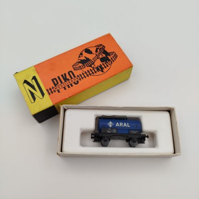 купить Модель железнодорожного вагона "Цистерна ARAL 5/4148-028", в оригинальной коробке, пластик, картон, печать, Piko, пластик, картон, печать, Piko, ГДР, 1980-1989 гг.