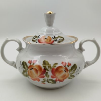 купить Сахарница, украшенная цветочным декором, фарфор, роспись, золочение, Сысертский завод керамических изделий, СССР, 1977-1991 гг.