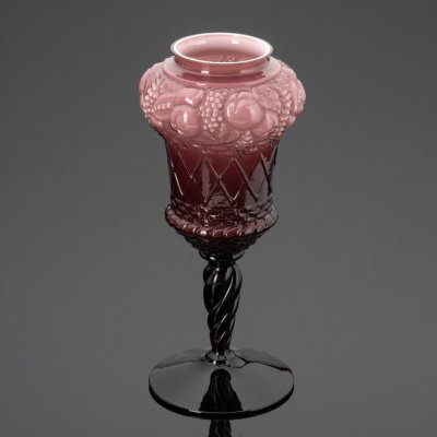 купить Ваза интерьерная с рельефным изображением фруктов Empoli Art Glass Opaline, Тоскана, стекло, двухцветное, эффект деграде, Италия, 1950-1960 гг.