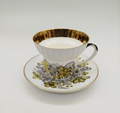 купить Пара кофейная "Золотое кружево" ("Русское кружево"), форма "Волна", автор формы Э.М. Криммер, автор росписи Т.Н. Безпалова-Михалёва, фарфор, деколь, золочение, Ленинградский фарфоровый завод (ЛФЗ), СССР, 1970-1992 гг.