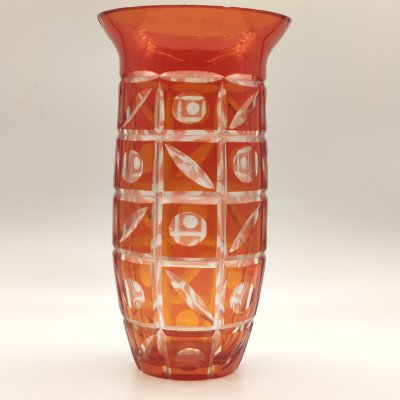 купить Ваза красного цвета с геометрическим декором, стекло, нацвет, алмазная грань, Стекольный завод «Красный май», СССР, 1950-1980 гг.