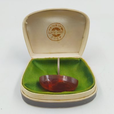 купить Кольцо винтажное с миндалевидной вставкой (в футляре), металл, янтарь, СССР, 1970-1990 гг.