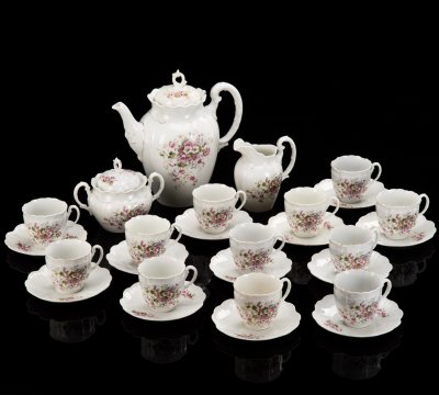 купить Сервиз чайный с цветочным декором на 12 персон (27 предметов), фарфор, деколь, золочение, C. Tielsch & Co., Австро-Венгрия, 1875-1900 гг.