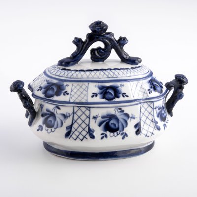 купить Шкатулка с цветочным декором, фарфор, роспись, Производственное объединение «Гжель», СССР, 1972-1985 гг.
