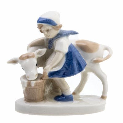 купить Статуэтка "Девочка с коровой", фарфор, роспись, VEB Porzellanfiguren Gräfenthal (Графенталь), Германия, 1952-1970 гг.