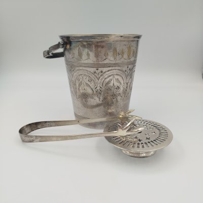 купить Ведерко для льда с орнаментальным декором в восточном стиле, щипцы в комплекте, латунь, серебрение, гравировка, Индия, 1970-1990 гг.