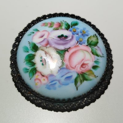 купить Брошь "Цветы" в коробке, металл, скань, эмаль, роспись, Ростовская финифть, СССР, 1970-1990 гг.