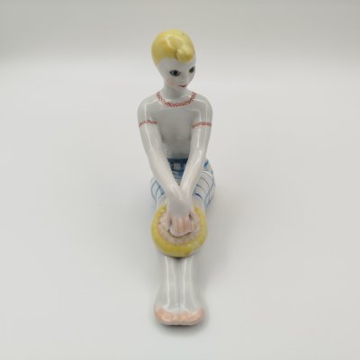 купить Статуэтка "Девушка с подсолнухом", автор В. И. Щербина, фарфор, роспись, Барановский фарфоровый завод, СССР, 1960-1970 гг.