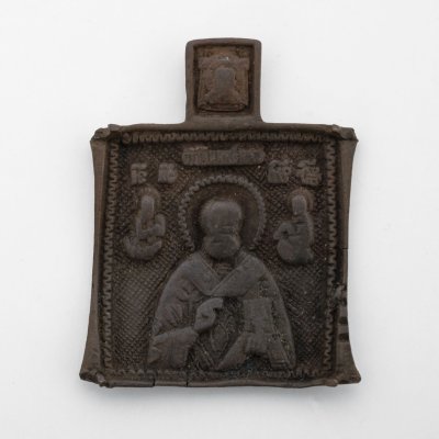 купить Икона (средник трехстворчатого складня) "Николай Чудотворец", латунь, литье, Российская империя, 1850-1900 гг.