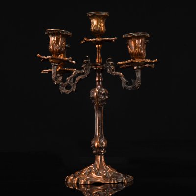 купить Канделябр на пять свечей, украшенный изображениями виноградной лозы, сплав металлов на основе меди, формовка, Западная Европа, 1980-1990 гг.