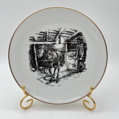 купить Тарелка с изображением конюшни, фарфор, деколь, золочение, Mitterteich Bavaria, Германия, 1960-1980 гг.