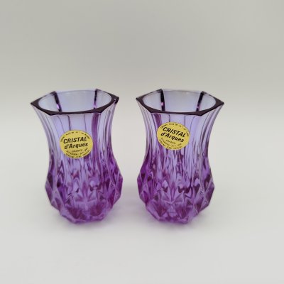 купить Пара миниатюрных вазочек "Lilas", фирма "Cristal D'Arques", хрусталь, неодимовый (александритовый), Франция, 1970-1990 гг.
