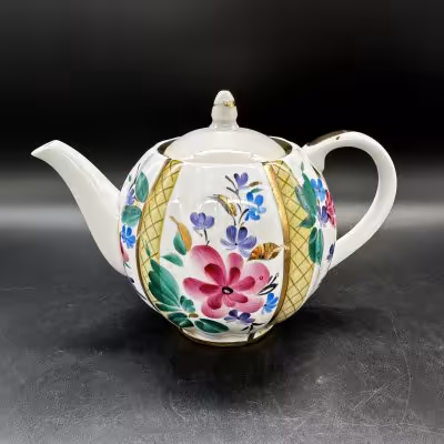 купить Чайник заварочный с цветочным декором, фарфор, роспись, золочение, Ленинградский фарфоровый завод (ЛФЗ), СССР, 1970-1986 гг.