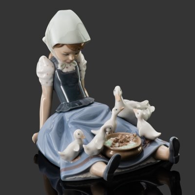 купить Статуэтка "My Hungry Brood" ("Мой голодный выводок"), скульптор Juan Huerta, фарфор, роспись, Lladro, Испания, 1979 г.