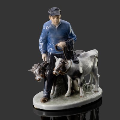 купить Статуэтка "Пастух с коровами", фарфор, роспись, Royal Copenhagen, Дания, 1959 г.