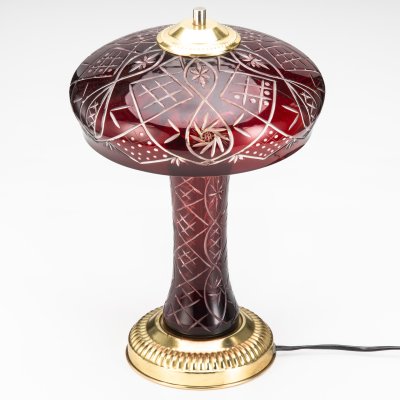 купить Лампа настольная рубинового цвета с резным орнаментом, хрусталь, алмазная грань, сплав металлов, полимерный материал, Чехословакия, 1950-1980 гг.