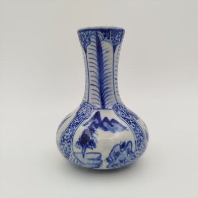 купить Вазочка с пейзажным декором, фаянс, роспись, Азия, 1970-1990 гг.
