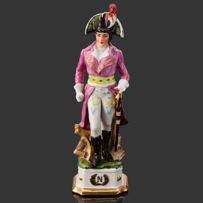 купить Статуэтка "Офицер армии Наполеона", фарфор, роспись, золочение, Европа, 1950-1970 гг.