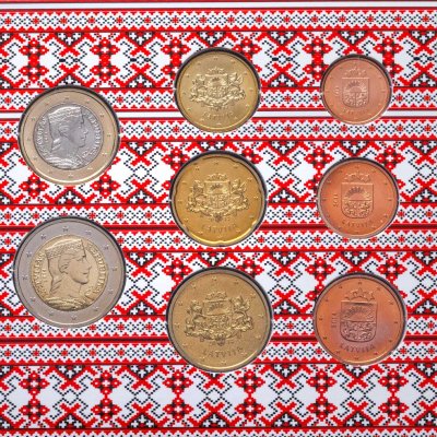 купить Латвия годовой набор из 8-ми монет евро 2014 в официальном буклете