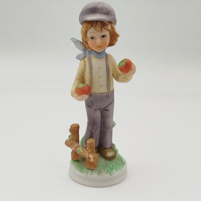 купить Статуэтка "Мальчик с яблоками", фарфор, роспись, Европа, 1990-2000 гг.