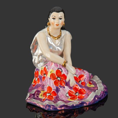 купить Статуэтка "Цыганка Земфира", скульптор А.Д. Бржезицкая, фарфор, роспись, люстр, золочение, Дулевский фарфоровый завод (Дулёво), СССР, 1968-1991 гг.